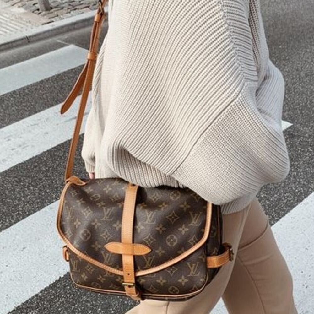⭐🔥AUTHENTIC🔥⭐LV Saumur 30 Crossbody